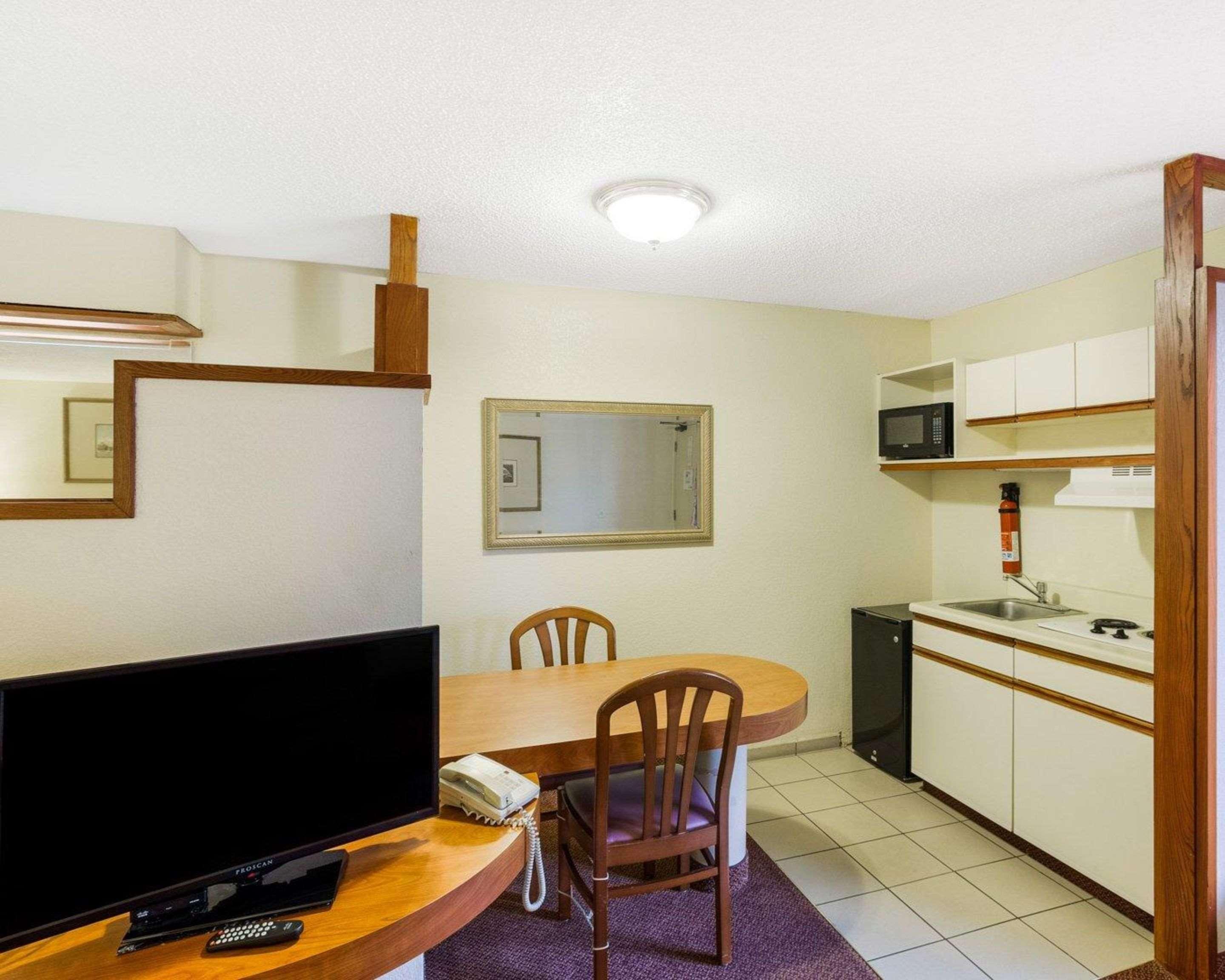 סן אנטוניו Rodeway Inn & Suites South Of Fiesta Park מראה חיצוני תמונה