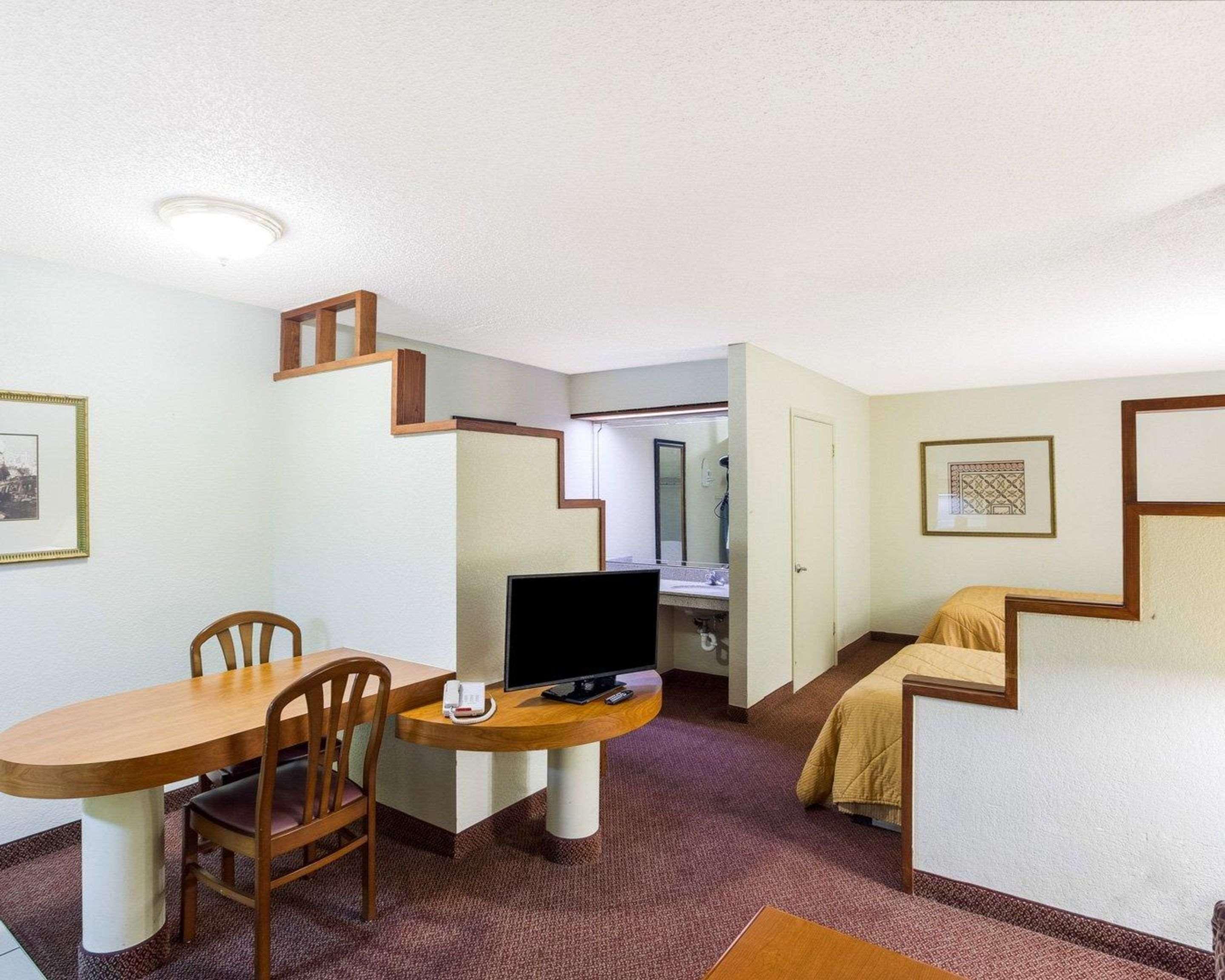 סן אנטוניו Rodeway Inn & Suites South Of Fiesta Park מראה חיצוני תמונה