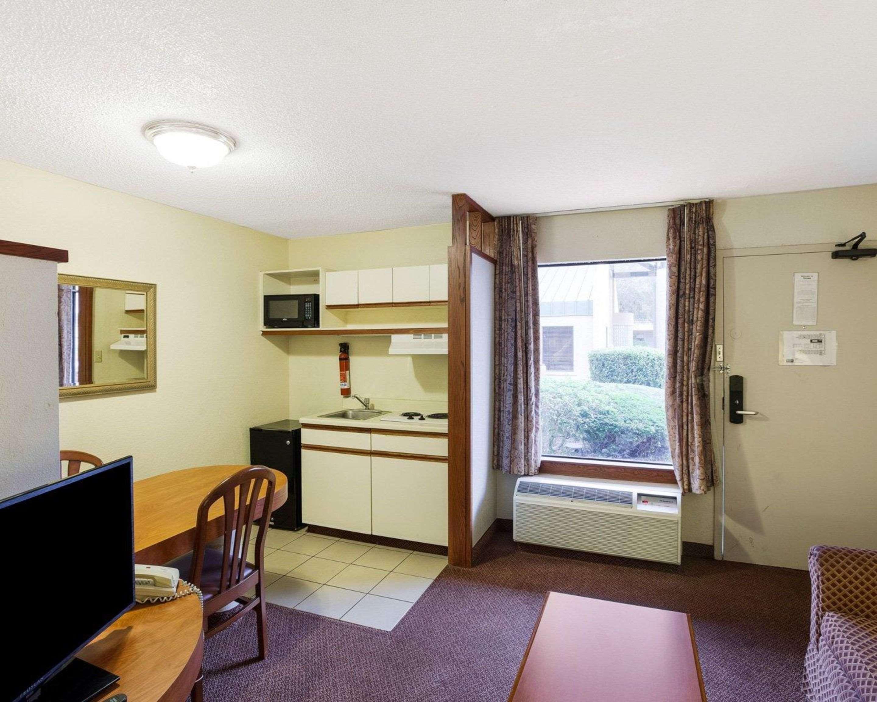 סן אנטוניו Rodeway Inn & Suites South Of Fiesta Park מראה חיצוני תמונה